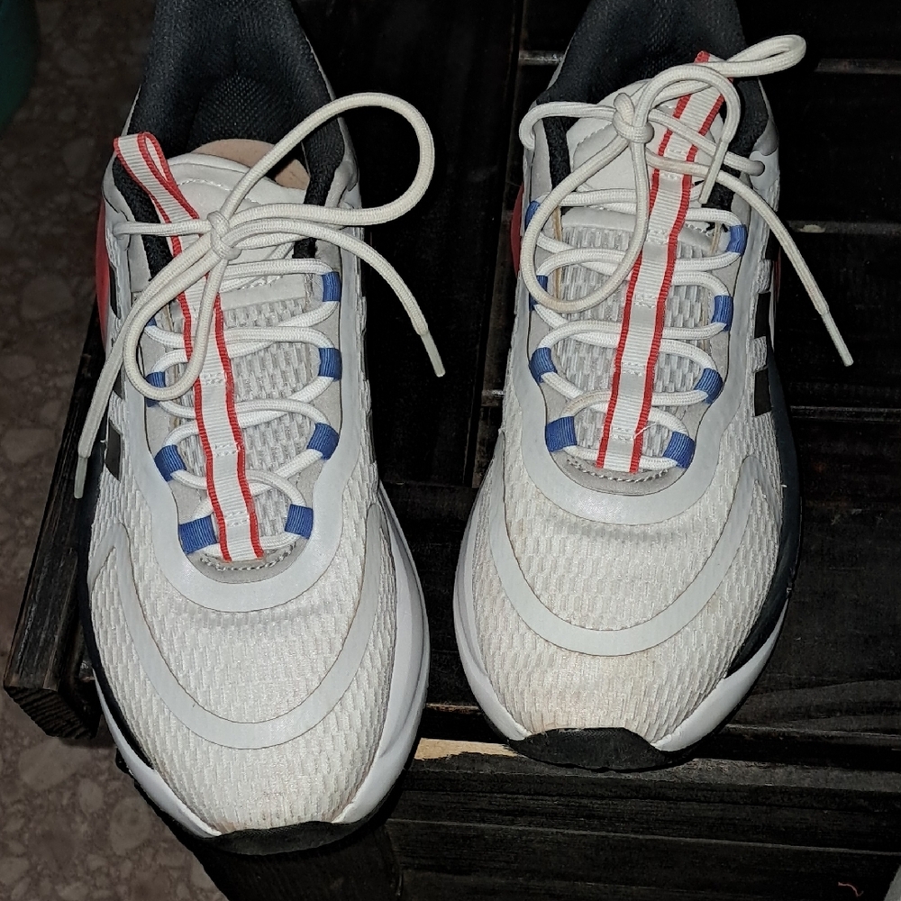Adidas White and Red Sneakers - Picture 6 of 8